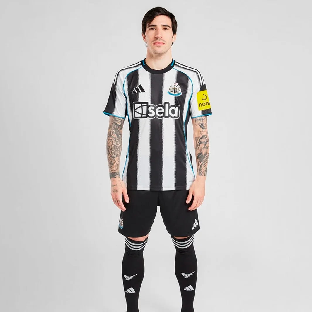 Camisa Newcastle United 2025/26 Home – Versão Torcedor